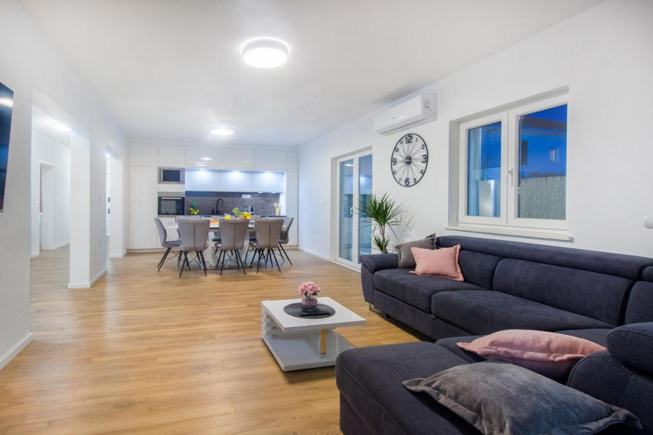 Villa Antonia With Heated Pool Dograde Екстер'єр фото